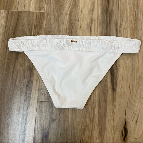 NWT VS ruched bikini bottoms large - Picture 3 of 8